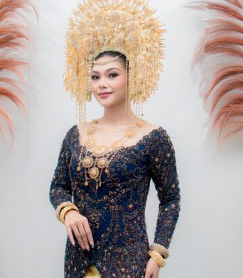 kebaya navy desy